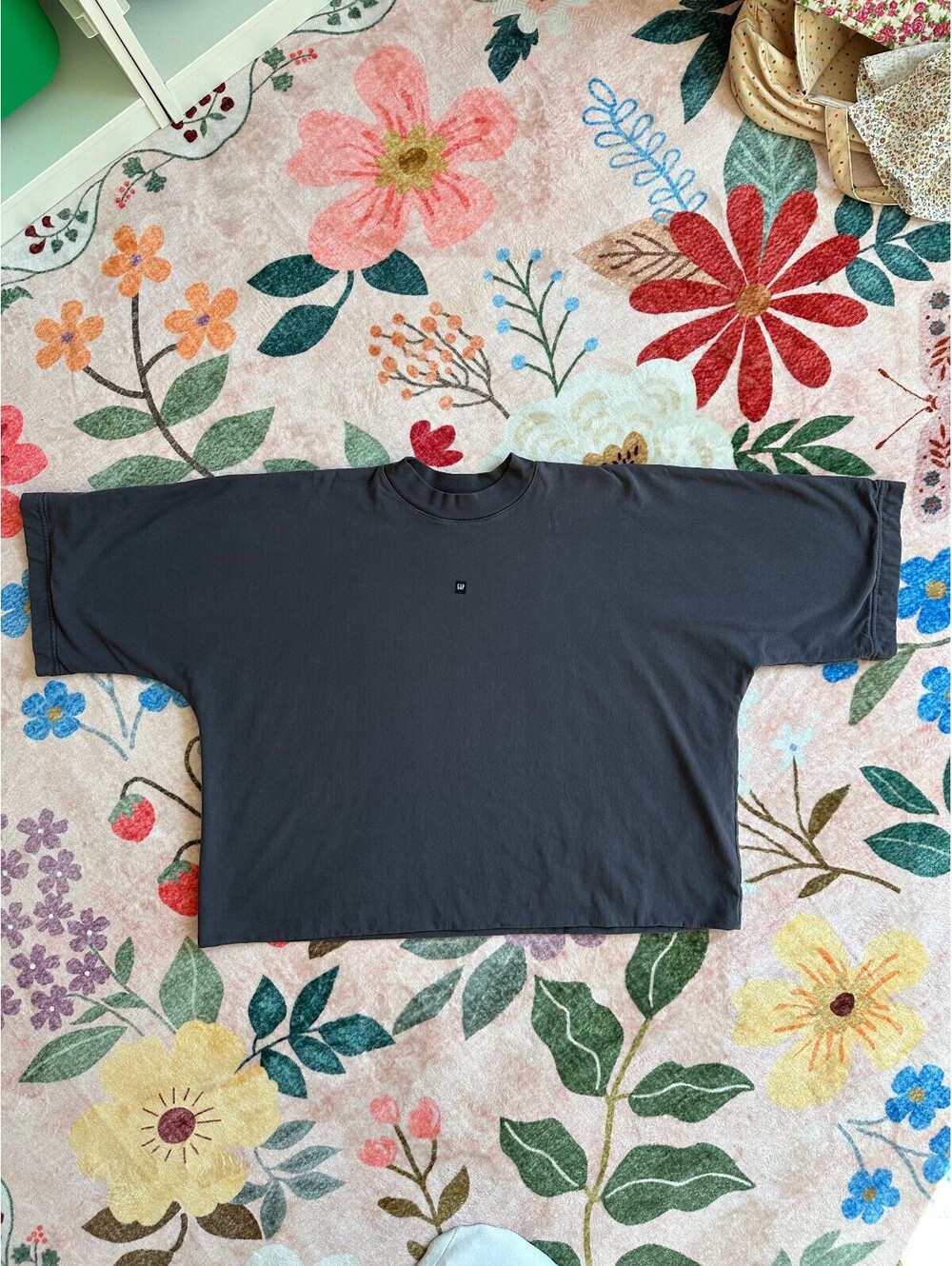 Yeezy Gap Balenciaga No Seam Logo Cropped Tee Medium